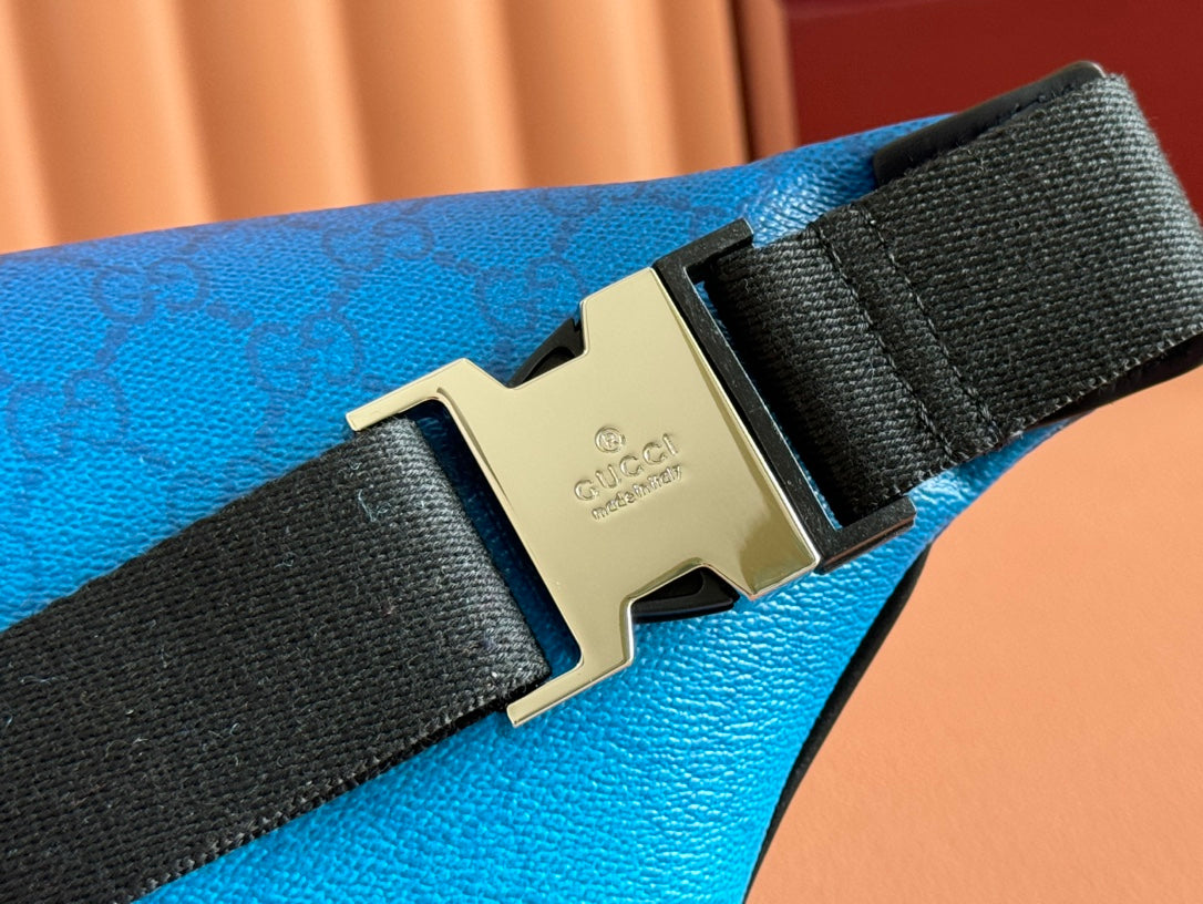 Equipped with a complete set of packaging, the unique blue gradient effect print adds a fashionable beauty to this basic functional item. This crossbody bag is made of Monogram coated fabric and features a gradient print throughout the entire body, showca