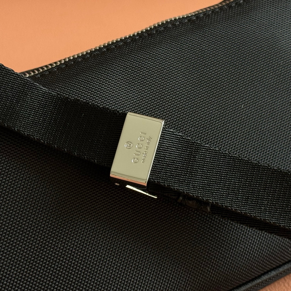 Original leather configuration with complete packaging. This item comes from the Gucci imavera series and Gucci Tag series. The design is synchronized with the city rhythm, color scheme, and compact shape, making this mini handbag a fashionable item for