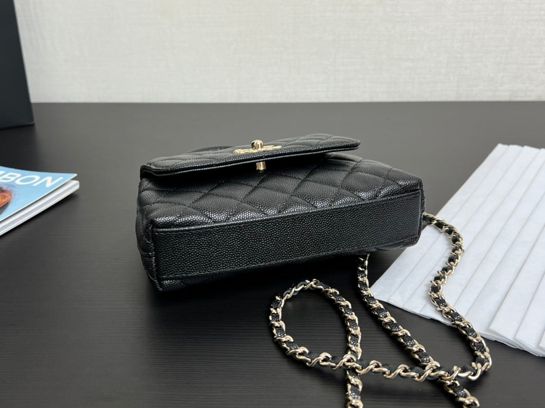 Original factory leather stock 24kcocohandle is really eye-catching. Super beautiful capacity, okay to carry, beautiful and practical. Size 11.514.55.5cm 99410