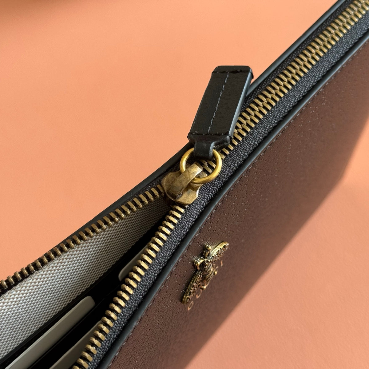 Original leather with complete packaging, G home mold making, matching specifications, matching inner methods, market exclusive thin leather handbag, GG metal accessories, eye-catching and unique, made of hot pressed calf leather to achieve the effect
