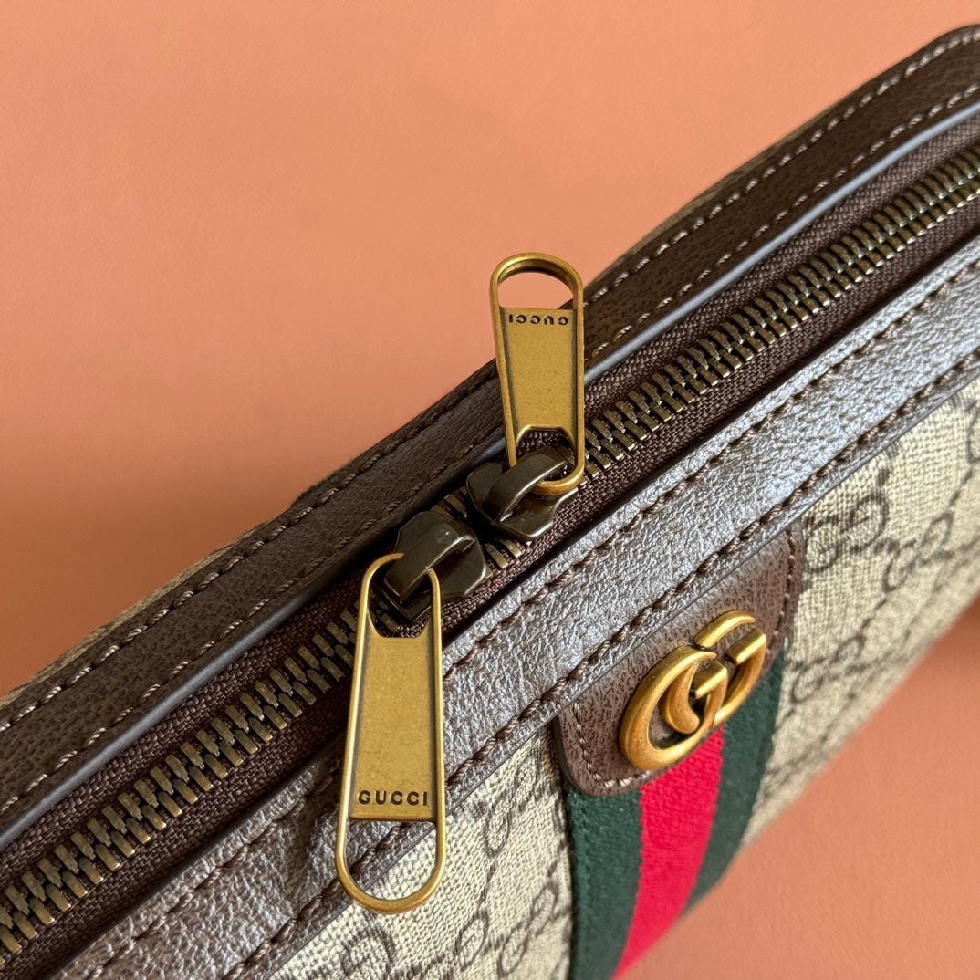 Original leather with full set of packaging, Ophidia series GG shoulder bag 9C2ST. This Ophidia series shoulder bag inherits the timeless design, crafted with traditional beige and ebony GG Supreme canvas materials inspired by vintage designs from the
