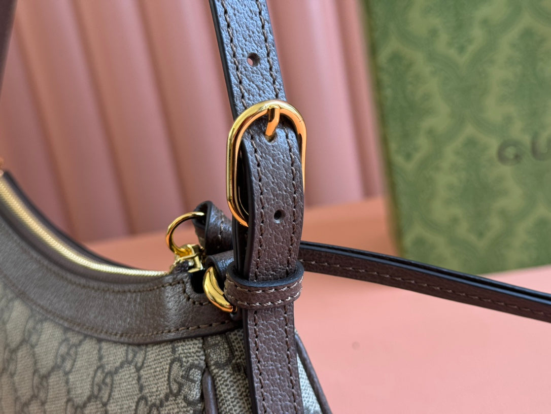 The original leather configuration comes with a complete set of packaging. The new brand has launched various series that continue the design concept that a single item should not only be popular for one season, but also become more and more new over