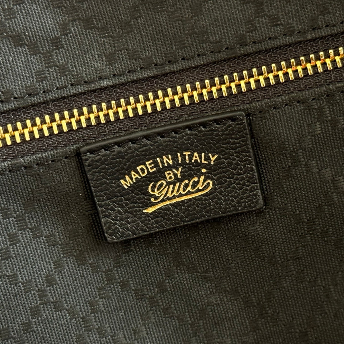 Original leather configuration with complete packaging for the 2026 spring/summer collection. The Gucci Borsetto collection is newly launched, cleverly combining the Italian word "borsa handbag" and the word "morsetto clasp". This handbag is made of