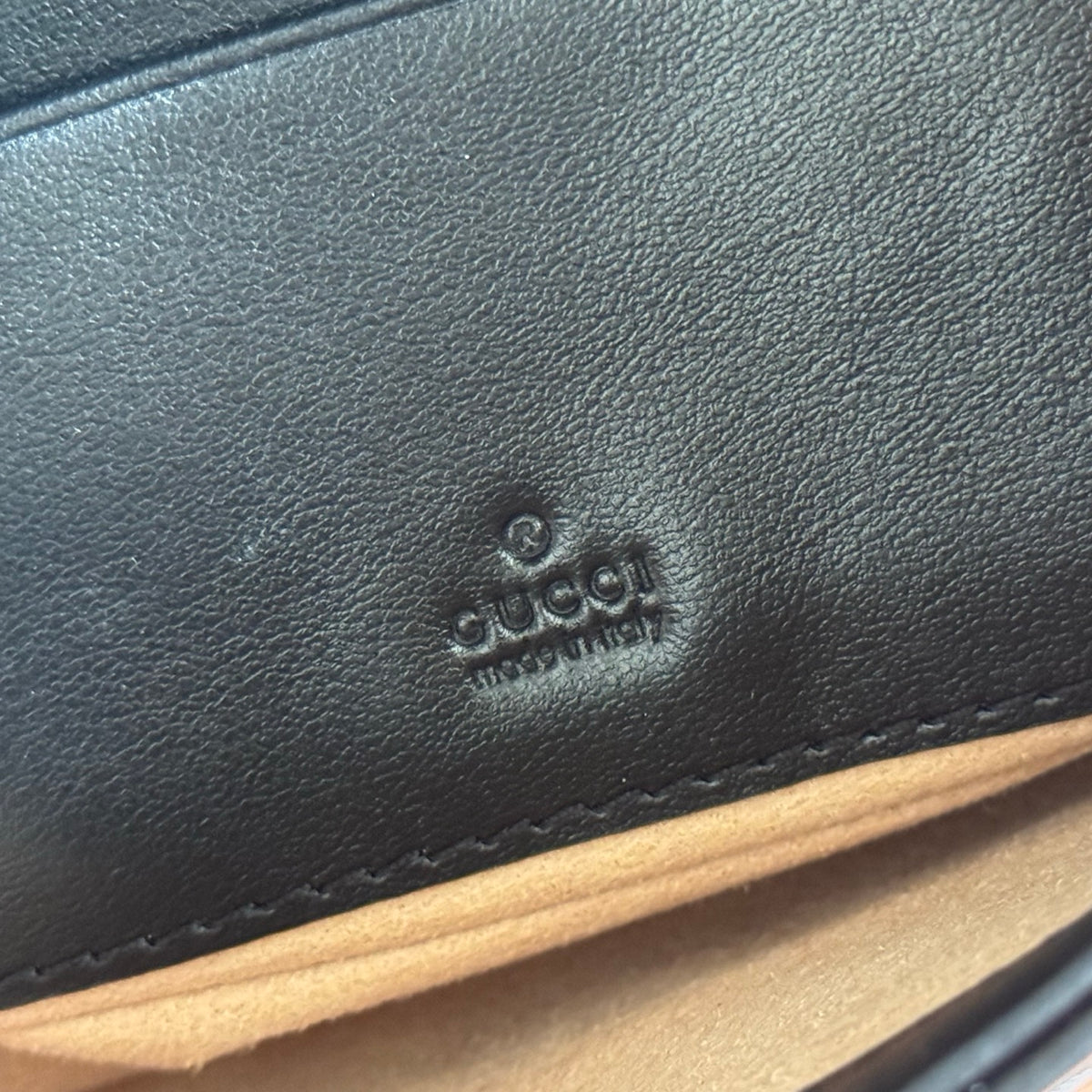 Original leather with full packaging Marmont series decorative card bag mini chain wallet accessory design injects traditional essence into the brand's modern style, bringing timeless items to the wardrobe. This mini chain card bag is equipped with a