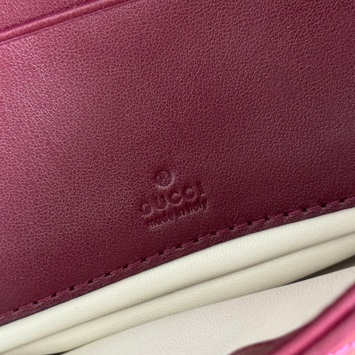 Original leather with full packaging Marmont series decorative card bag mini chain wallet accessory design injects traditional essence into the brand's modern style, bringing timeless items to the wardrobe. This mini chain card bag is equipped with a