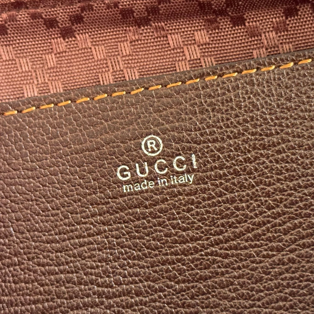 Original leather configuration with complete packaging. This item comes from the Gucci imavera series and Gucci Tag series. The design is synchronized with the city rhythm, color scheme, and compact shape, making this mini handbag a fashionable item for