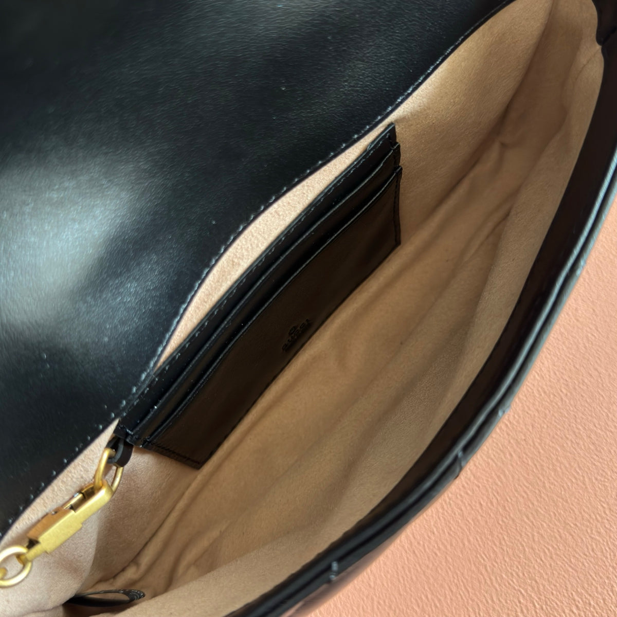 Original leather with full packaging Marmont series decorative card bag mini chain wallet accessory design injects traditional essence into the brand's modern style, bringing timeless items to the wardrobe. This mini chain card bag is equipped with a