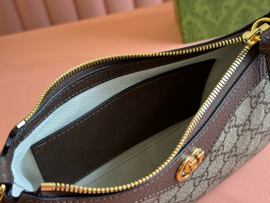 The original leather configuration comes with a complete set of packaging. The new brand has launched various series that continue the design concept that a single item should not only be popular for one season, but also become more and more new over