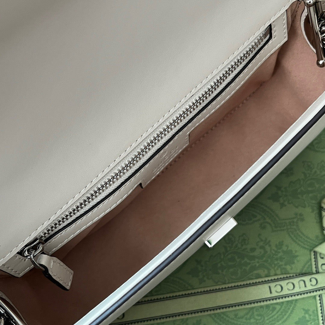 Original leather matching (Cdfmall Sanya Duty Free Shop handbag Petite GG series mini shoulder bag) This Petite GG series mini shoulder bag features a soft yet structured design, paired with a top zipper closure and cleverly integrated double G elements