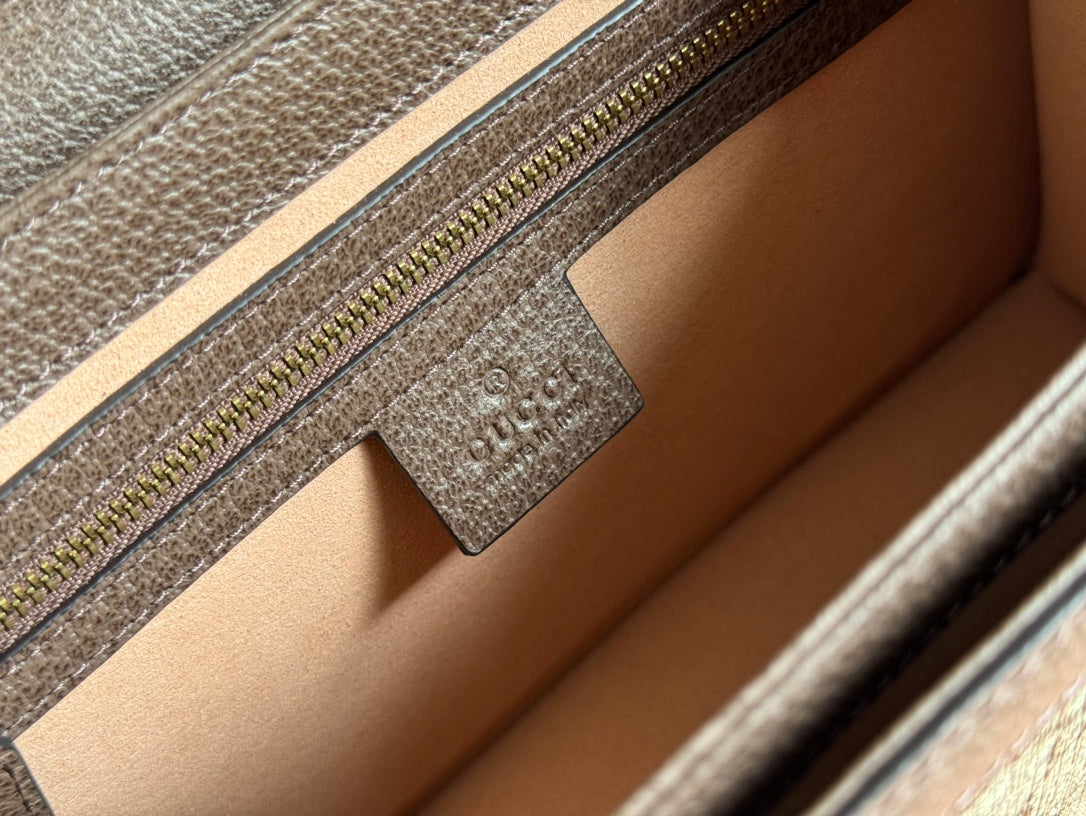 Equipped with a full set of classic Gucci packaging, featuring Marguerite details paired with the brand's emerging signature elements, the Queen Margaret series of bags are crafted from GG premium synthetic canvas. This versatile material still plays a