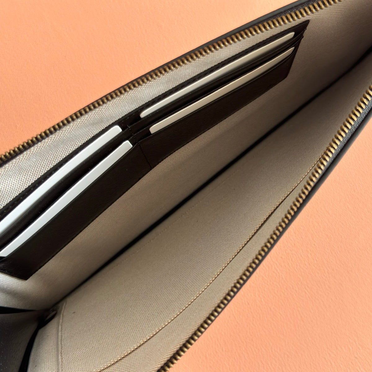 Original leather with complete packaging, G home mold making, matching specifications, matching inner methods, market exclusive thin leather handbag, GG metal accessories, eye-catching and unique, made of hot pressed calf leather to achieve the effect