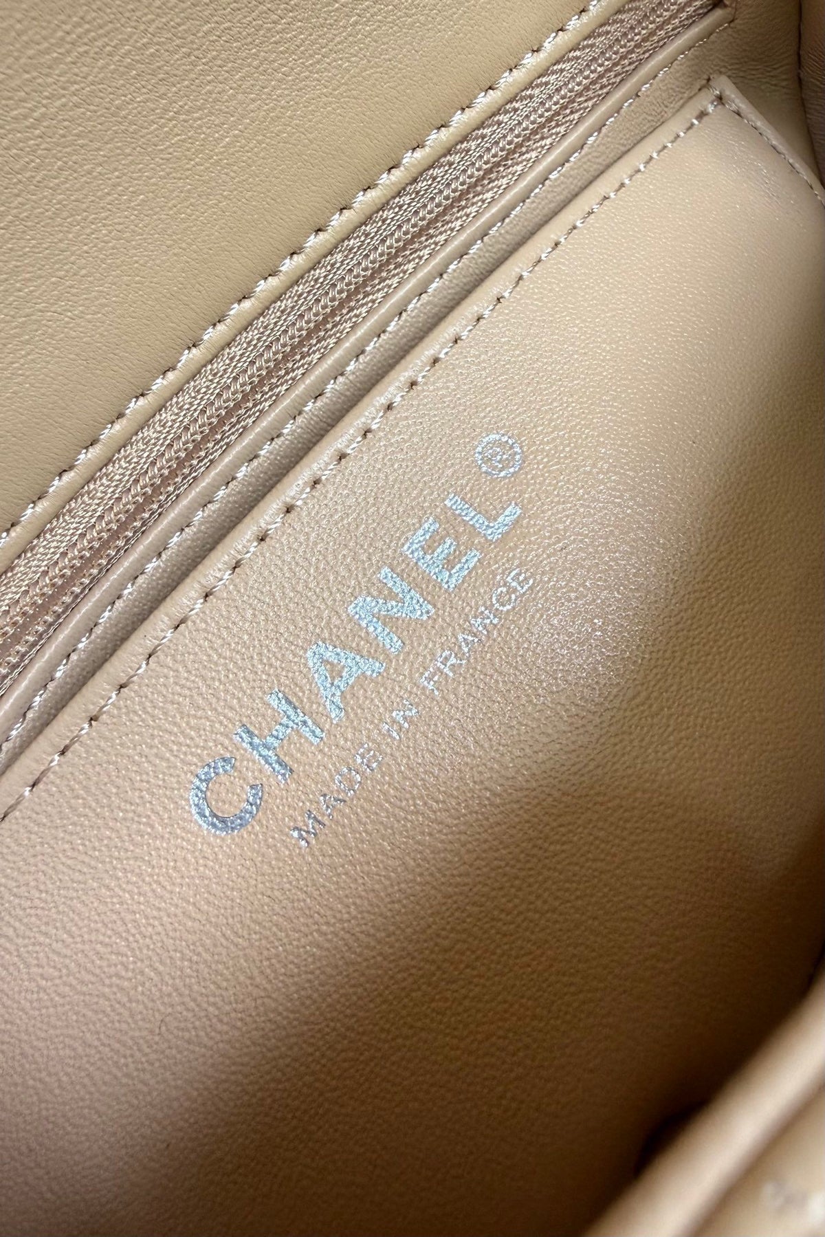 Upgraded version (full leather inside and outside) CF 20cm lambskin. Exclusive good product on the market. Please see the pictures for leather details and workmanship. It is perfect. Welcome to compare. 116 apricot silver buckle.