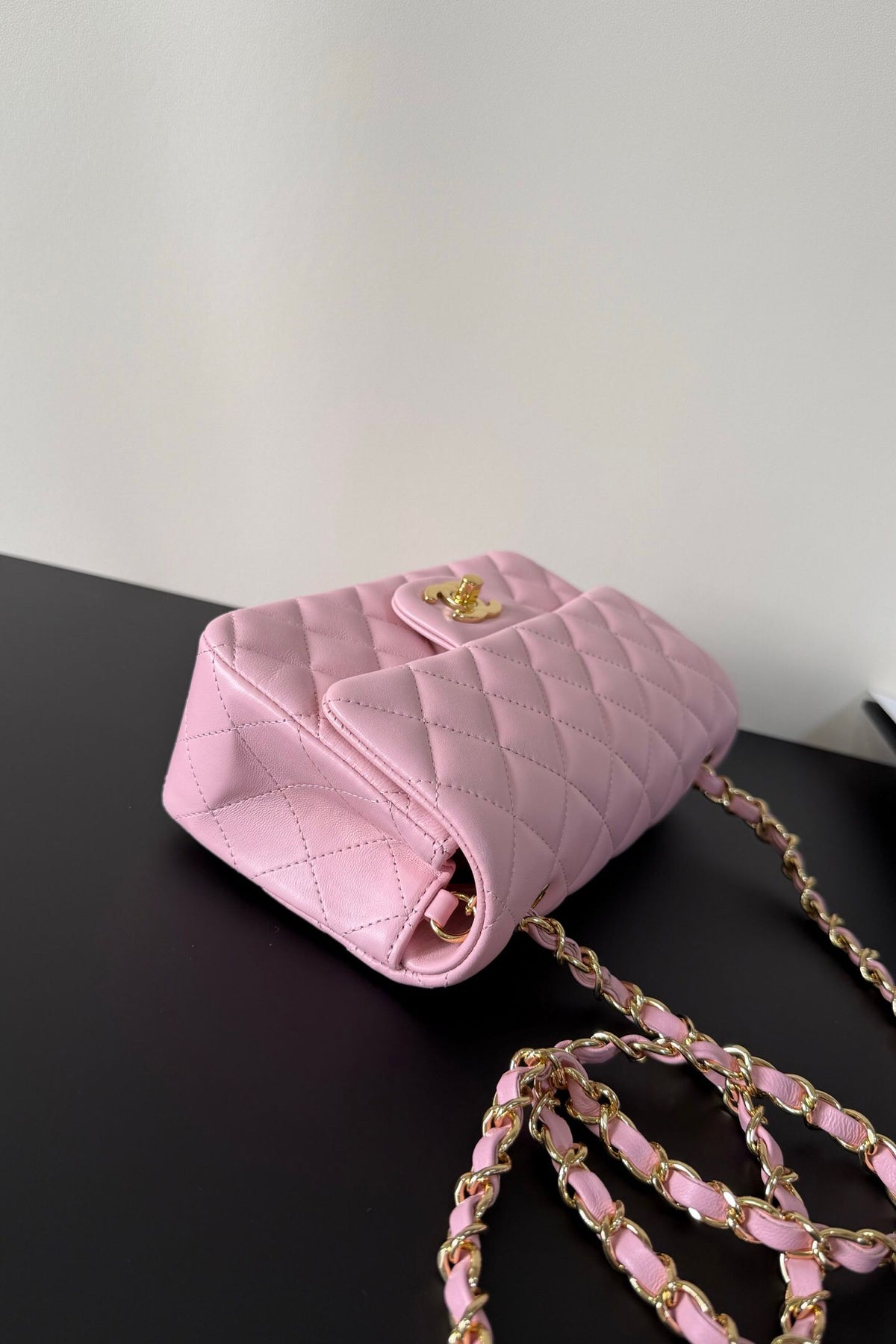 Upgraded version (full leather inside and outside) CF 20cm lambskin. Exclusive product in the market. Please see the pictures for leather details and workmanship. It is perfect. Welcome to compare. 116 pink gold buckle