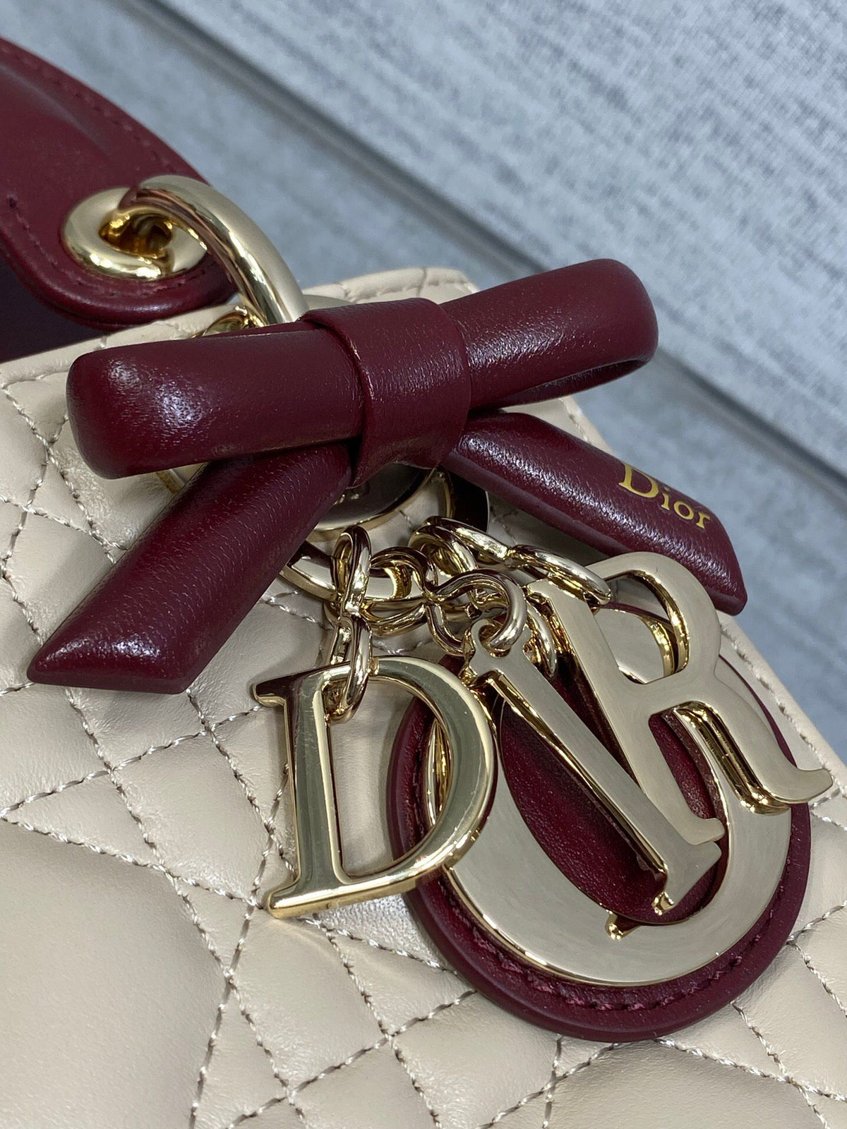 Classic Lady's latest bow-tie Princess Diana bag. A must-have three-compartment bag for everyone. Charming, elegant and full of aura. It is also full of femininity when carried cross-body. Classic fashion style. This beautiful bag is available on Instagra