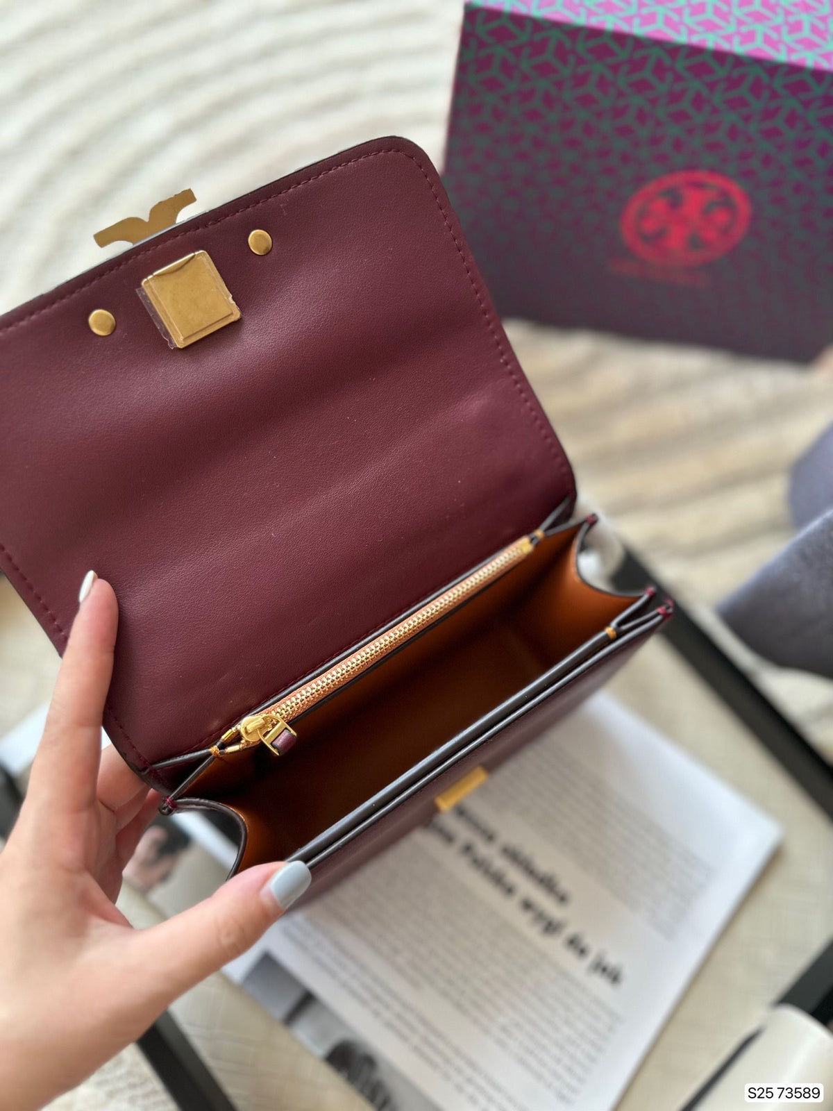 Gift box packaging Toryburch small gold bricks Toryburch really loves this metallic texture