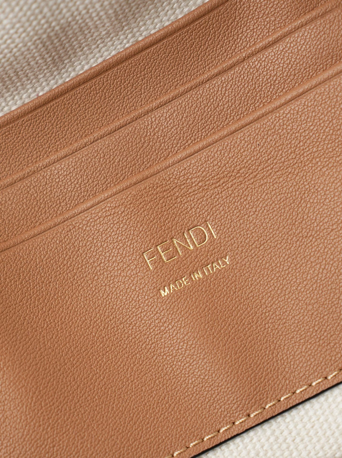 Model 6004, small size 20cm, FENDI's popular classic Baguette, crafted from high-quality canvas material, features double FF three-dimensional embroidery throughout the entire bag, creating an unparalleled texture. It comes with a detachable shoulder