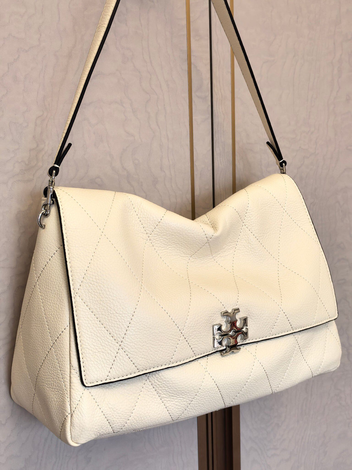 Title: 1520 Large TORY BURCH | Milk White Charlie Quilted Shoulder Collection Milk White Charlie Bag Selection Guide Here Comes the Large Super Energy Pack Commuter Stopper Short Apprentice OK Medium Size Suitable for Daily Street Style Super Atmosphere