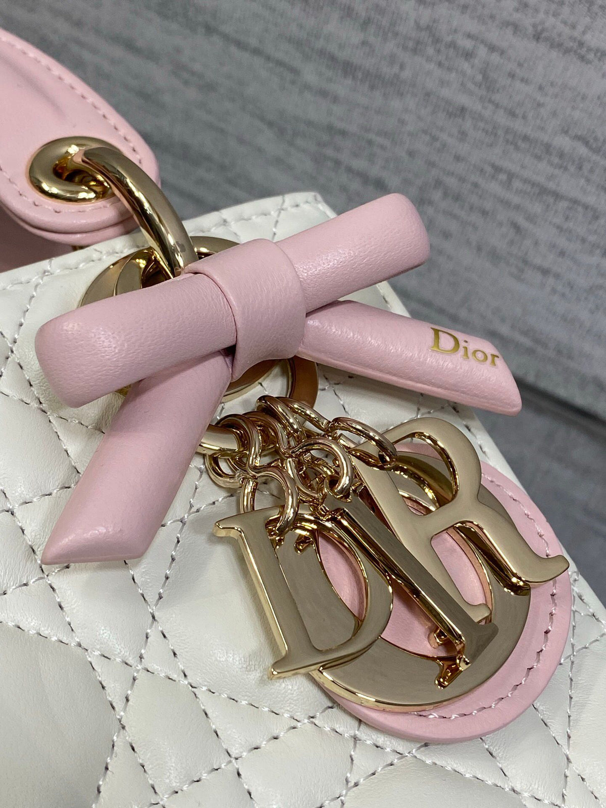 Classic Lady's latest bow-tie Princess Diana bag. A must-have three-compartment bag for everyone. Charming, elegant and full of aura. It is also full of femininity when carried cross-body. Classic fashion style. This beautiful bag is available on Instagra