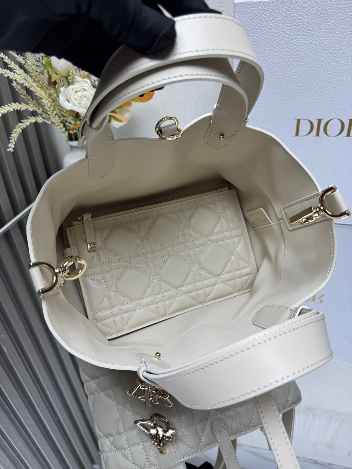 New Color TOUJOURS Handbag [New Color Chalk White Small]