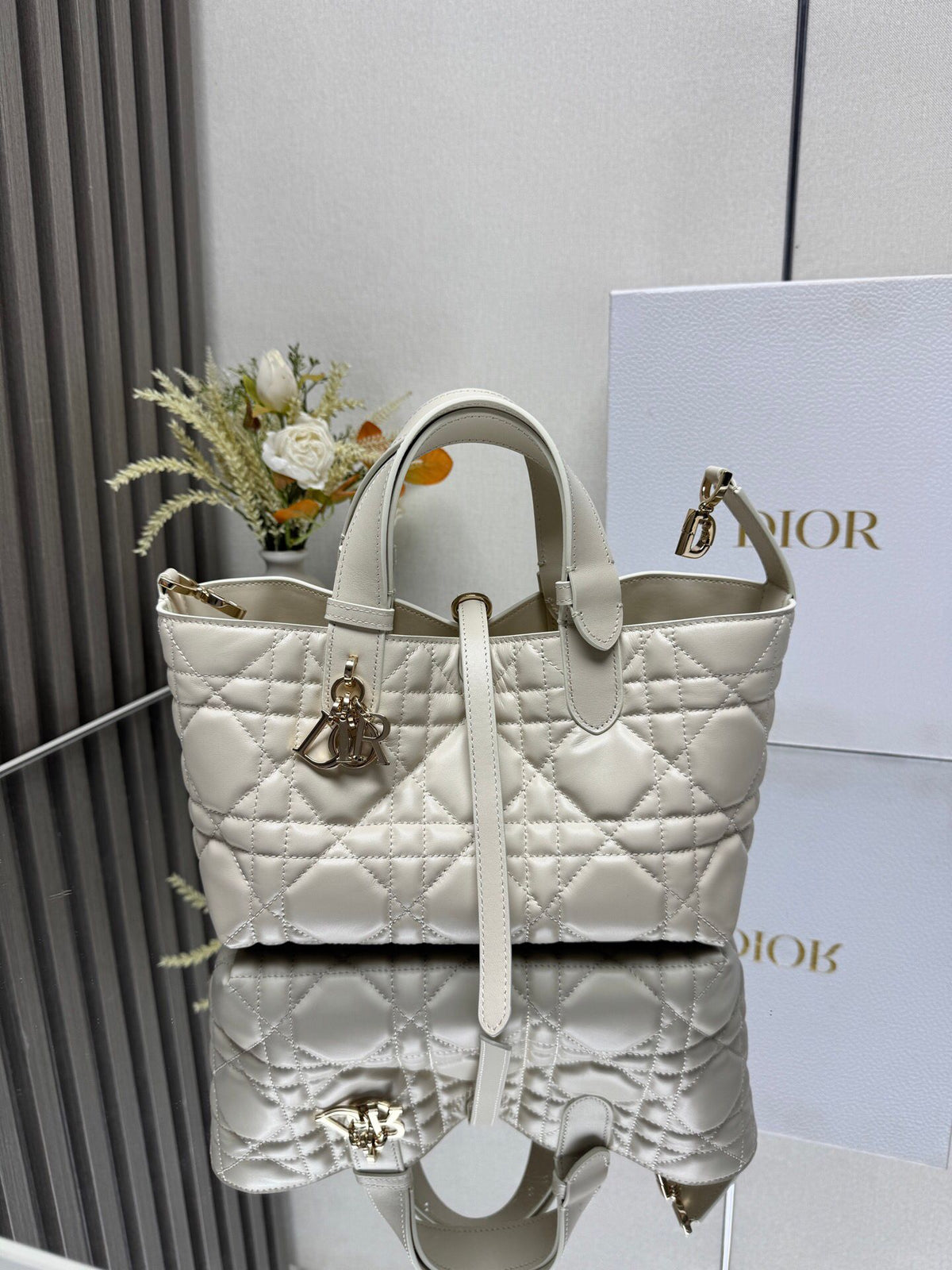 New Color TOUJOURS Handbag [New Color Chalk White Small]