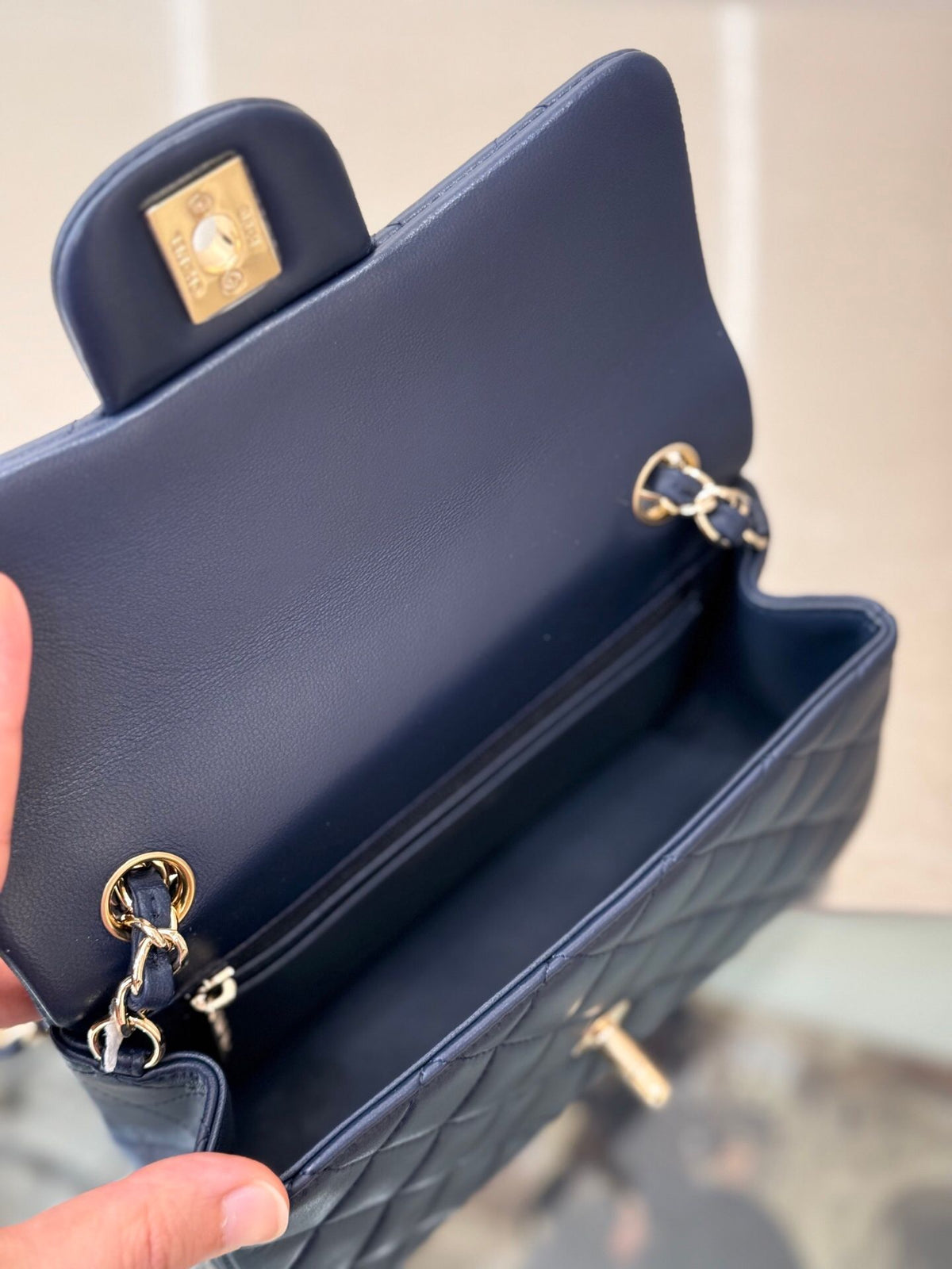 "Classic Flap" Classic large mini bag Aries