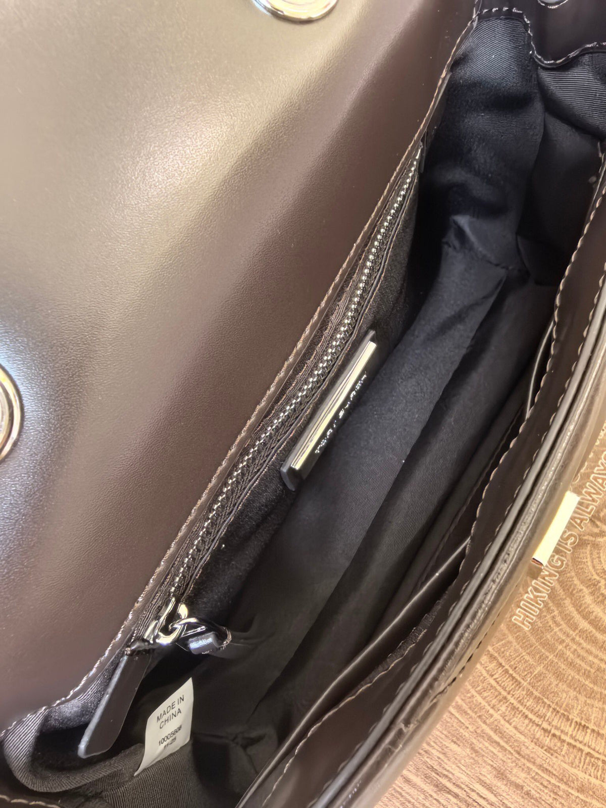 Number 512] This bag is really a bit high-end # niche bag. This Kira chain bag is tailor-made for delicate girls, with a gentle texture in chocolate color as a daily standard. It combines the classic elements of diamond grid pattern and metal chain, which
