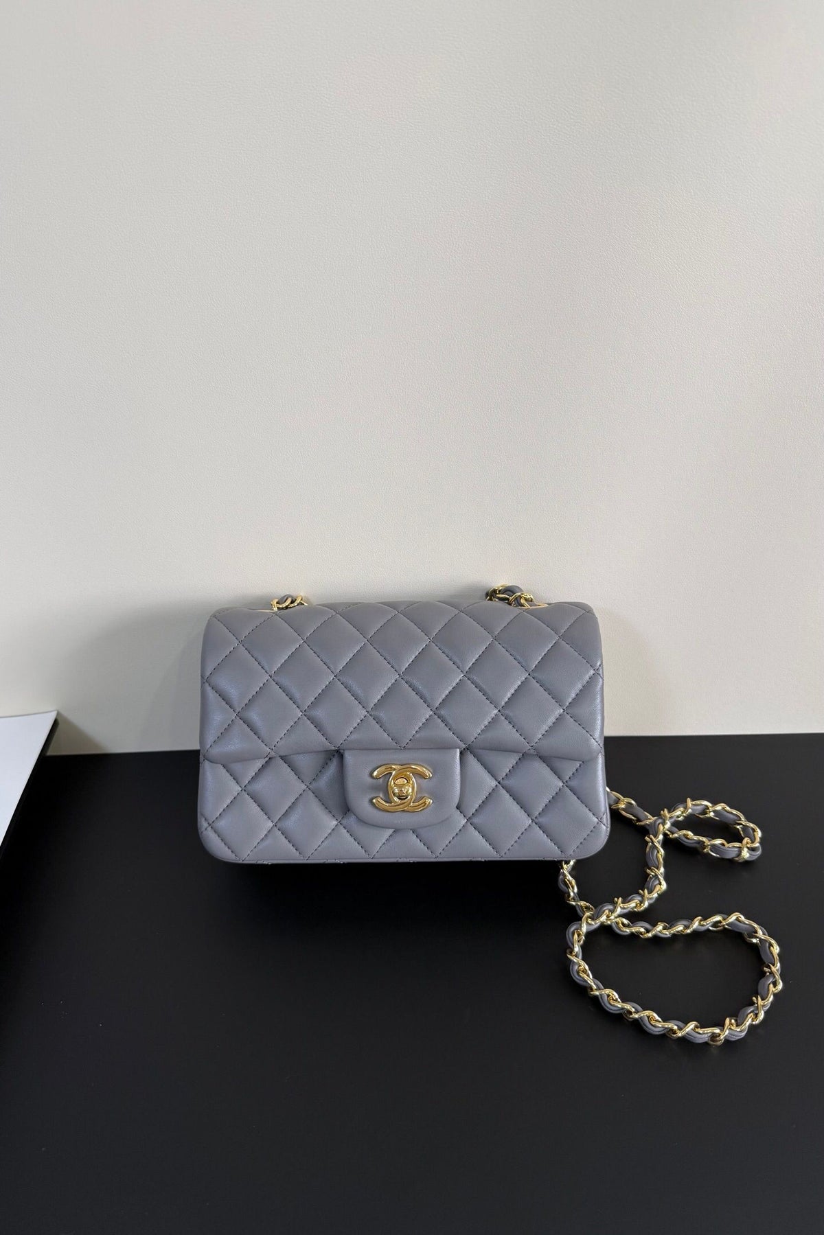 Upgraded version (full leather inside and outside) CF 20cm lambskin. Exclusive product in the market. Please see the pictures for leather details and workmanship. It is perfect. Welcome to compare. 116 Gray Gold
