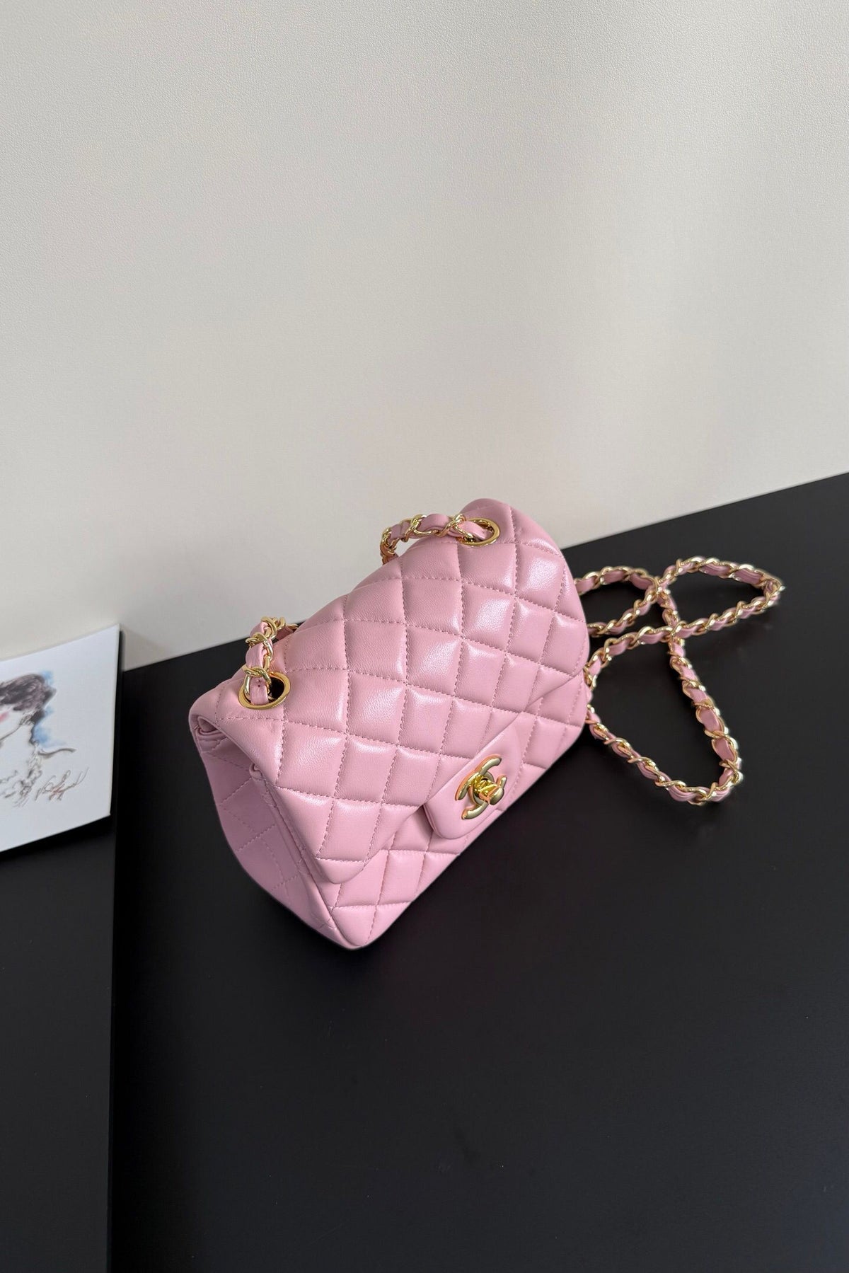 Pink gold buckle Classic Flap classic Cf square fat return is exquisite and durable. It is a timeless style that can be matched with anything.
