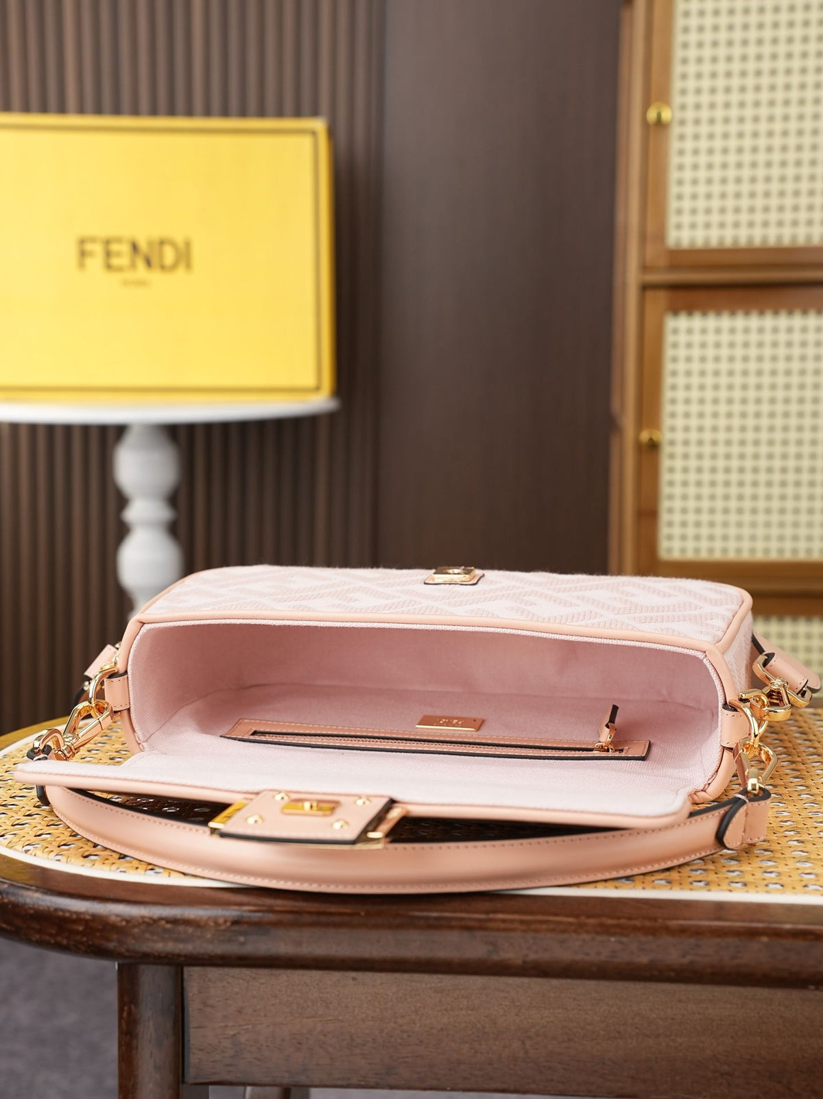 Model 6005, size 266.5 x 13.5 cm