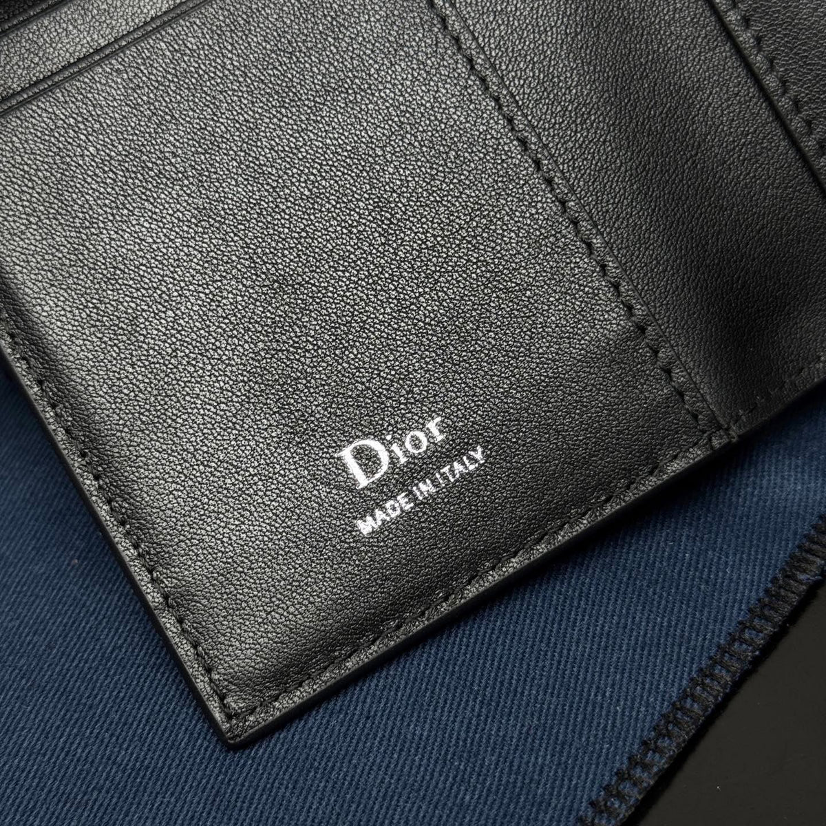This vertical bifold card holder is elegant and practical. It is crafted from grained cow leather. It is decorated with the CD logo on the front. It has three card slots on each side and two receipt pockets. It is exquisite and elegant. It can be easily