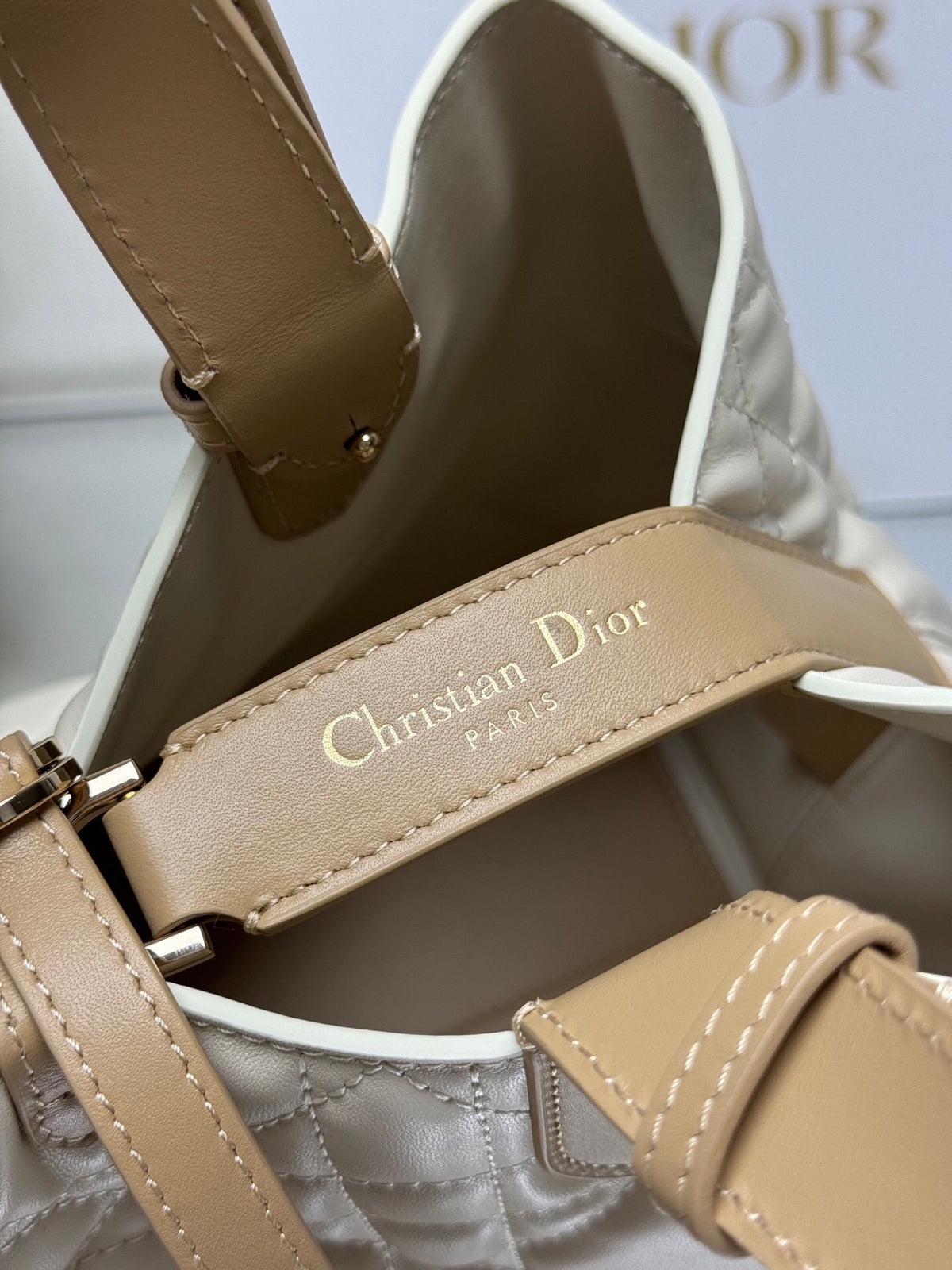 Toujours handbag [chalk white with camel leather medium]