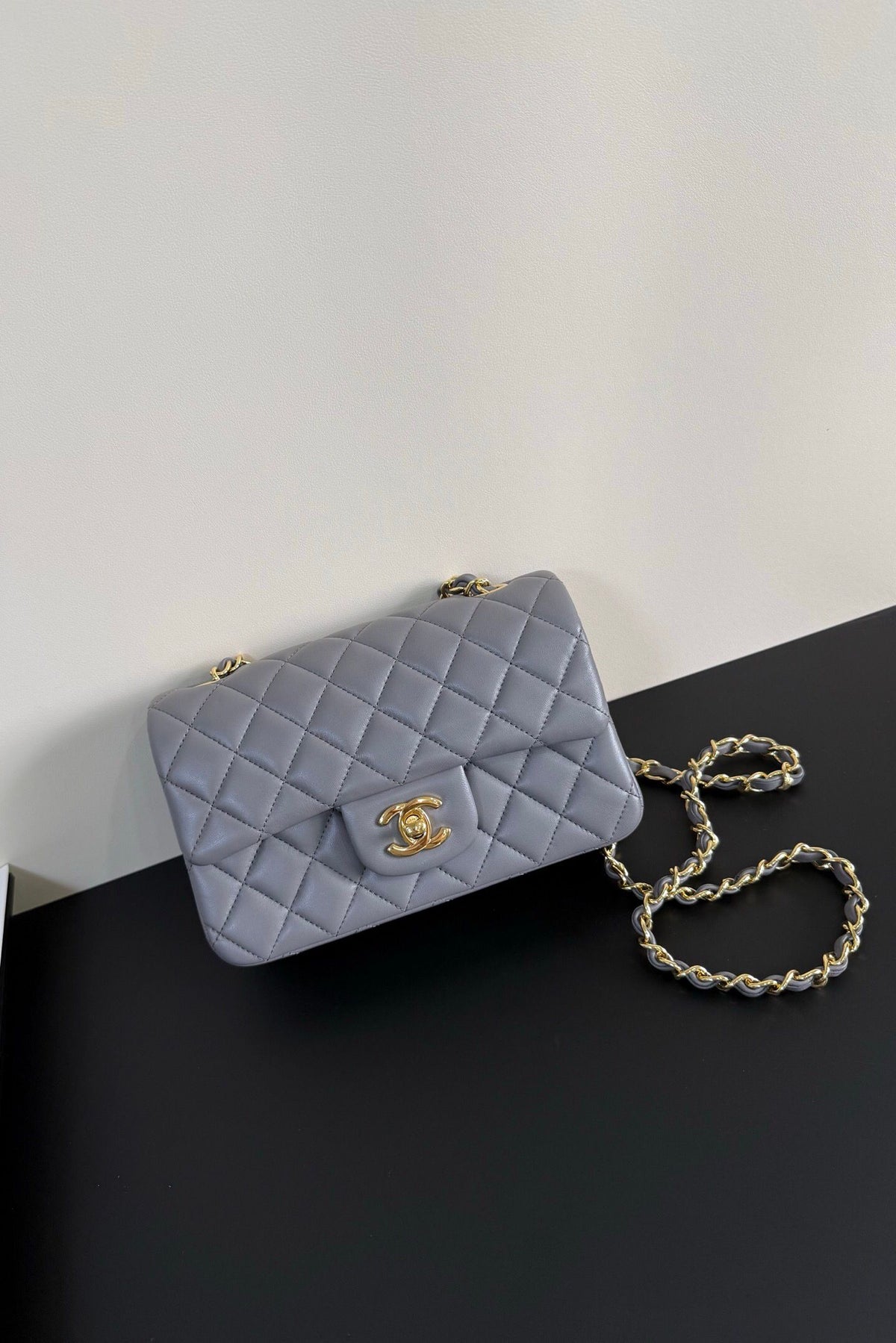 Upgraded version (full leather inside and outside) CF 20cm lambskin. Exclusive product in the market. Please see the pictures for leather details and workmanship. It is perfect. Welcome to compare. 116 Gray Gold