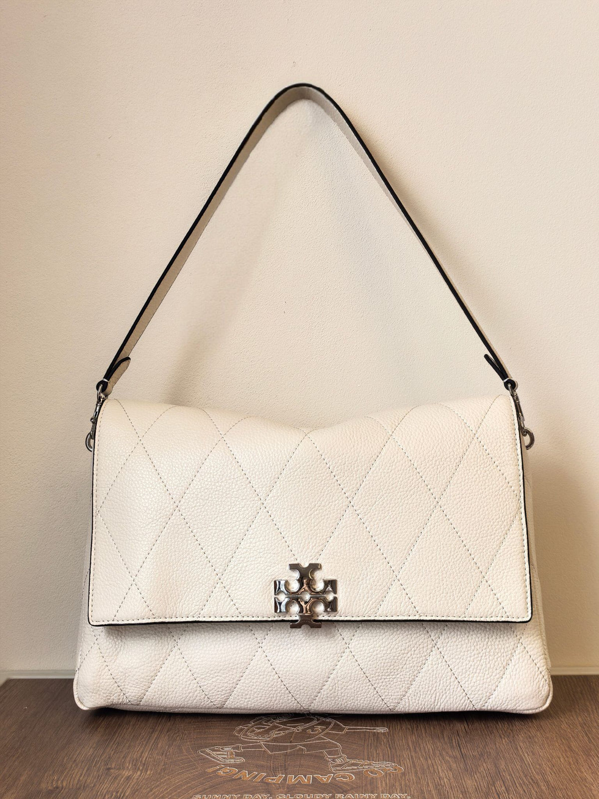 Title: 1520 Large TORY BURCH | Milk White Charlie Quilted Shoulder Collection Milk White Charlie Bag Selection Guide Here Comes the Large Super Energy Pack Commuter Stopper Short Apprentice OK Medium Size Suitable for Daily Street Style Super Atmosphere