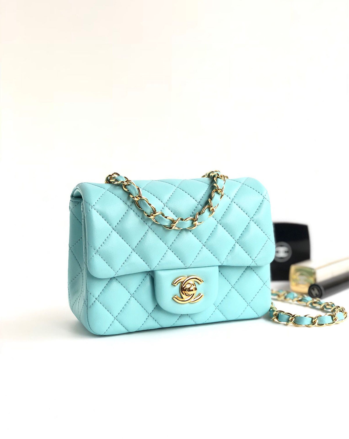Fang Fatzi Mini 17cm CF has a very feminine elegance and inherits classics. It is listed as the historical sales champion and is an indispensable piece in every pink fan’s wardrobe. 17cm650 Sheepskin