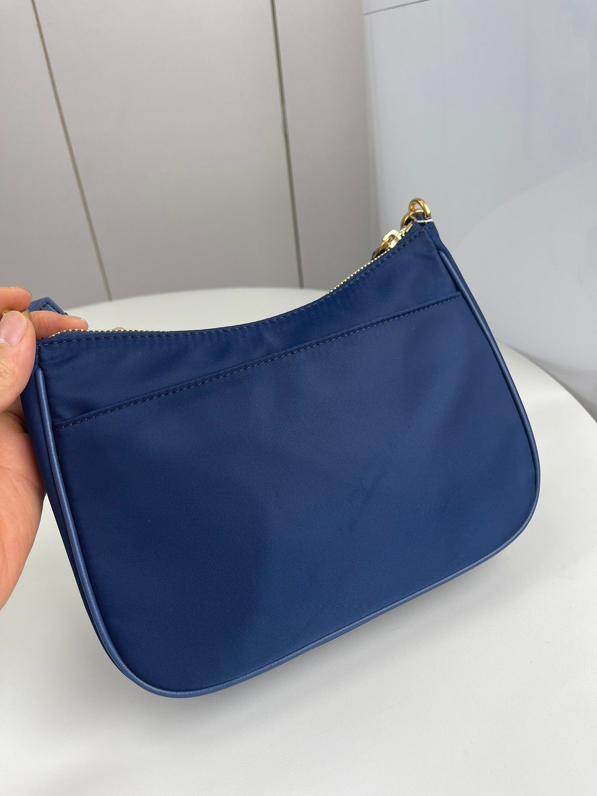 Number H042: New Torybunch Nylon Stray Bag, a super popular crossbody bag that looks perfect at a glance. The same Prada style TB new webminlhobo crossbody bag is made of waterproof nylon material, with a super lightweight body and wide shoulder straps