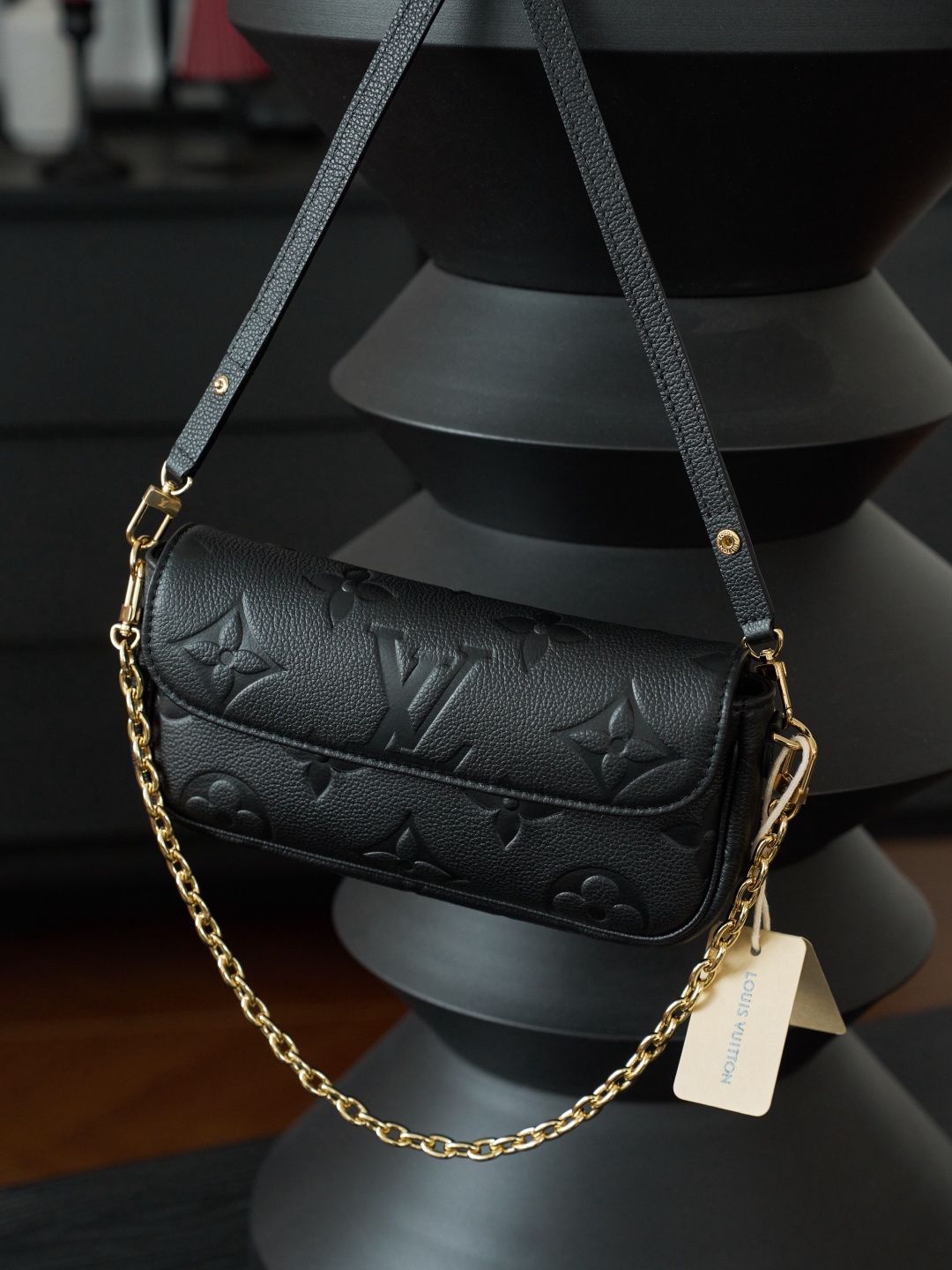 WALLET ON CHAIN IVY black calfskin handbag M82154 P1230 original calfskin full steel vacuum plated variable code chip version