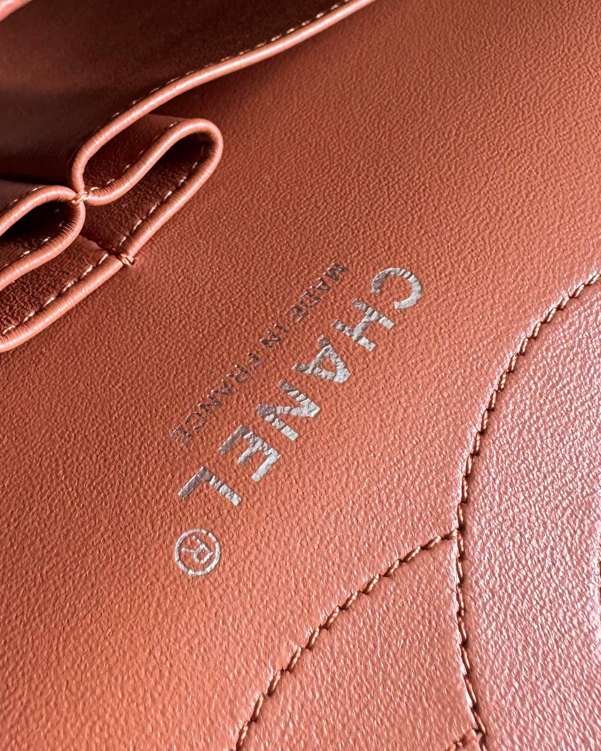 Upgraded version A1113 So beautiful that no one has friends CF Classic diamond series Original lambskin small buckle version Professionally customized heavyweight hardware shoulder straps Handmade wiring Lining leather Exquisite hot stamping font Uniform