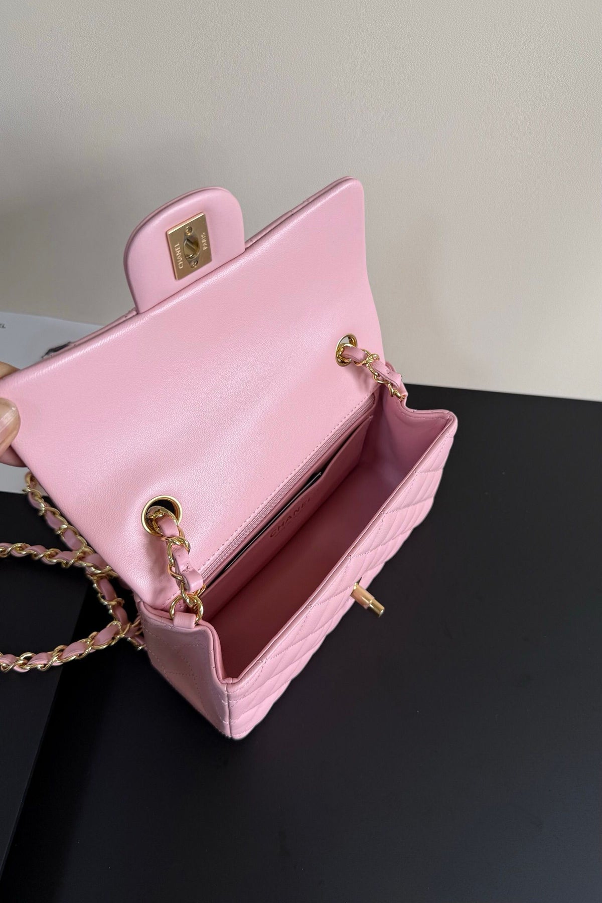 Upgraded version (full leather inside and outside) CF 20cm lambskin. Exclusive product in the market. Please see the pictures for leather details and workmanship. It is perfect. Welcome to compare. 116 pink gold buckle
