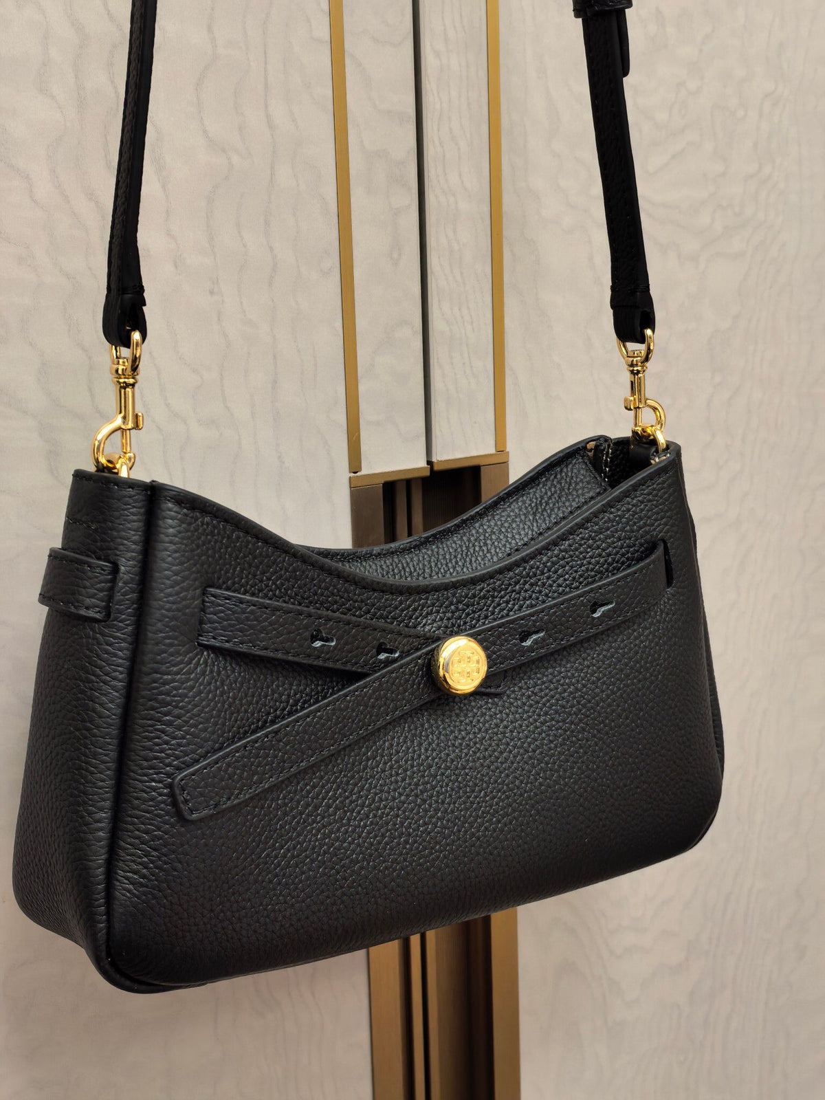 Mini crossbody TORY BIRCH ROMY PEBBLED TOP ZIP CROSS BODY new shoulder bag delicate lychee grain cowhide+metal logo simple and exquisite bag shape fits body shape, moderate capacity for mobile phones, cosmetics can be stored for commuting and dating