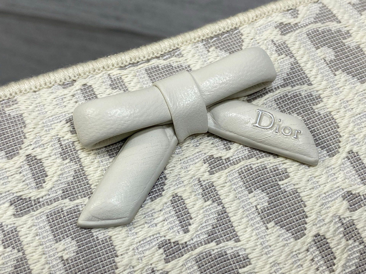 In stock Dior2026 early spring series Oblique bow chain bag, classic Oblique white gray canvas + white leather bow, elegant and playful
