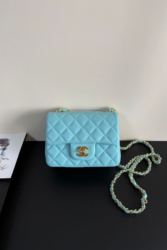Tiffany blue and gold Classic Flap classic Cf square fat return is exquisite and durable. It is a timeless style that can be matched with anything.