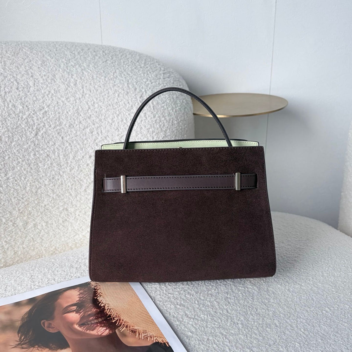 Tory Burch's new product features a dual bag setup, showcasing the elegance of black and rice. Classic black exudes a calm and sophisticated sophistication