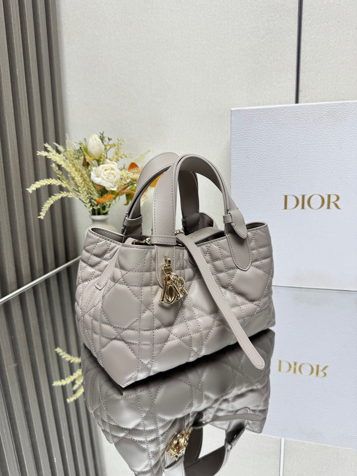 New Color TOUJOURS Handbag [New Color Gray Small]