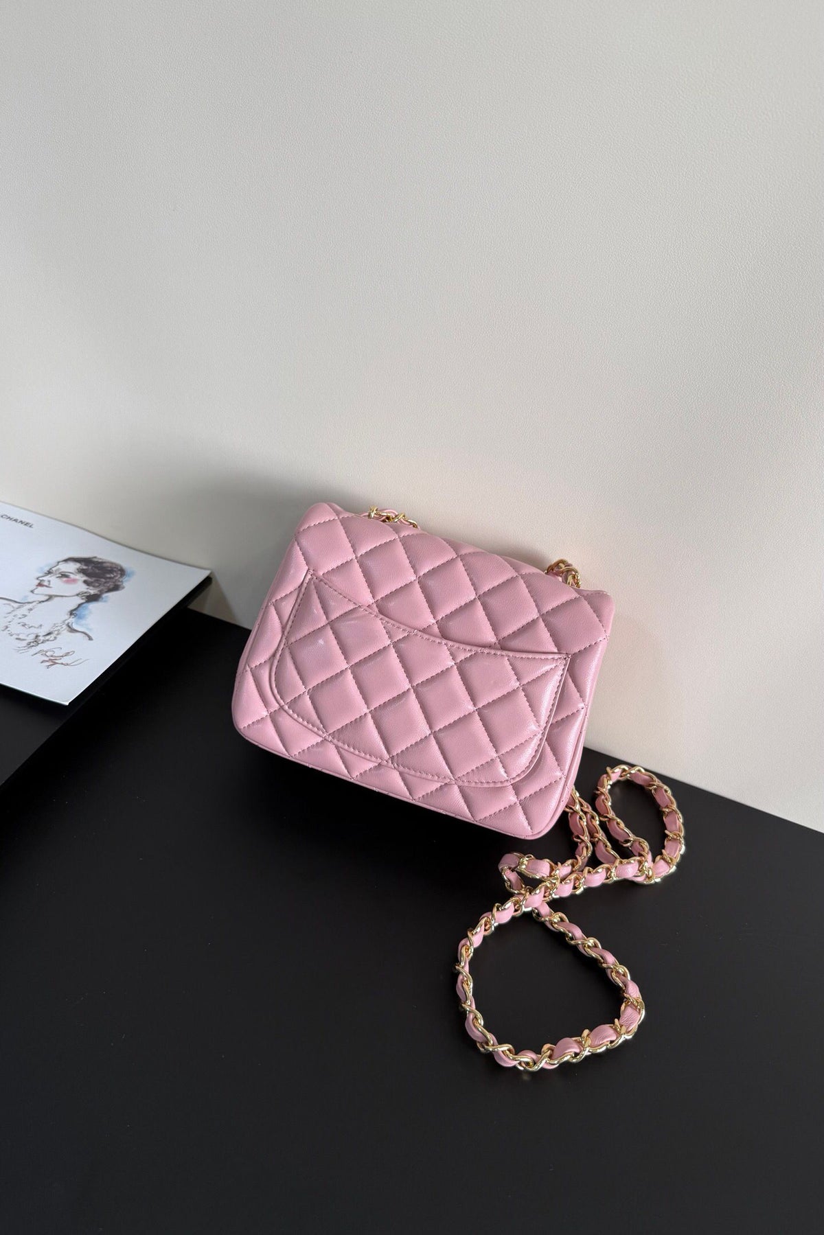 Pink gold buckle Classic Flap classic Cf square fat return is exquisite and durable. It is a timeless style that can be matched with anything.