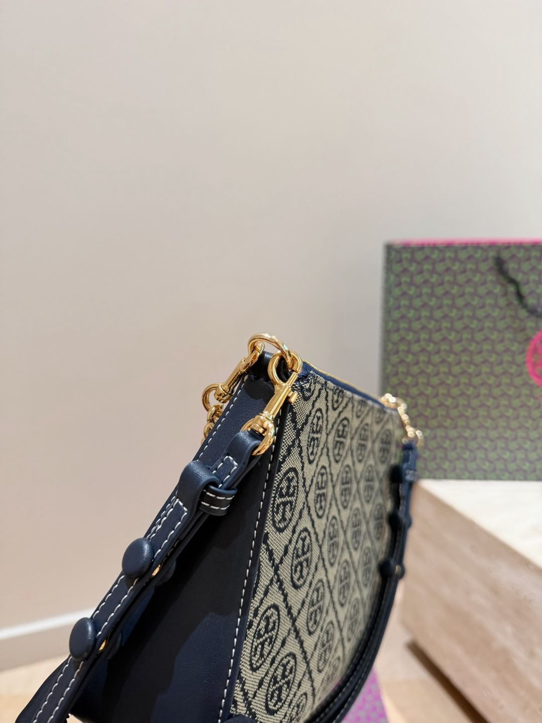 Tory Burch/Tory Burch Mahjong Bun is of moderate size Original order, custom made with origin label, imported fabric, super good texture and feel, durable and shiny hardware, non fading, single shoulder crossbody bag, fashionable and versatile, everything
