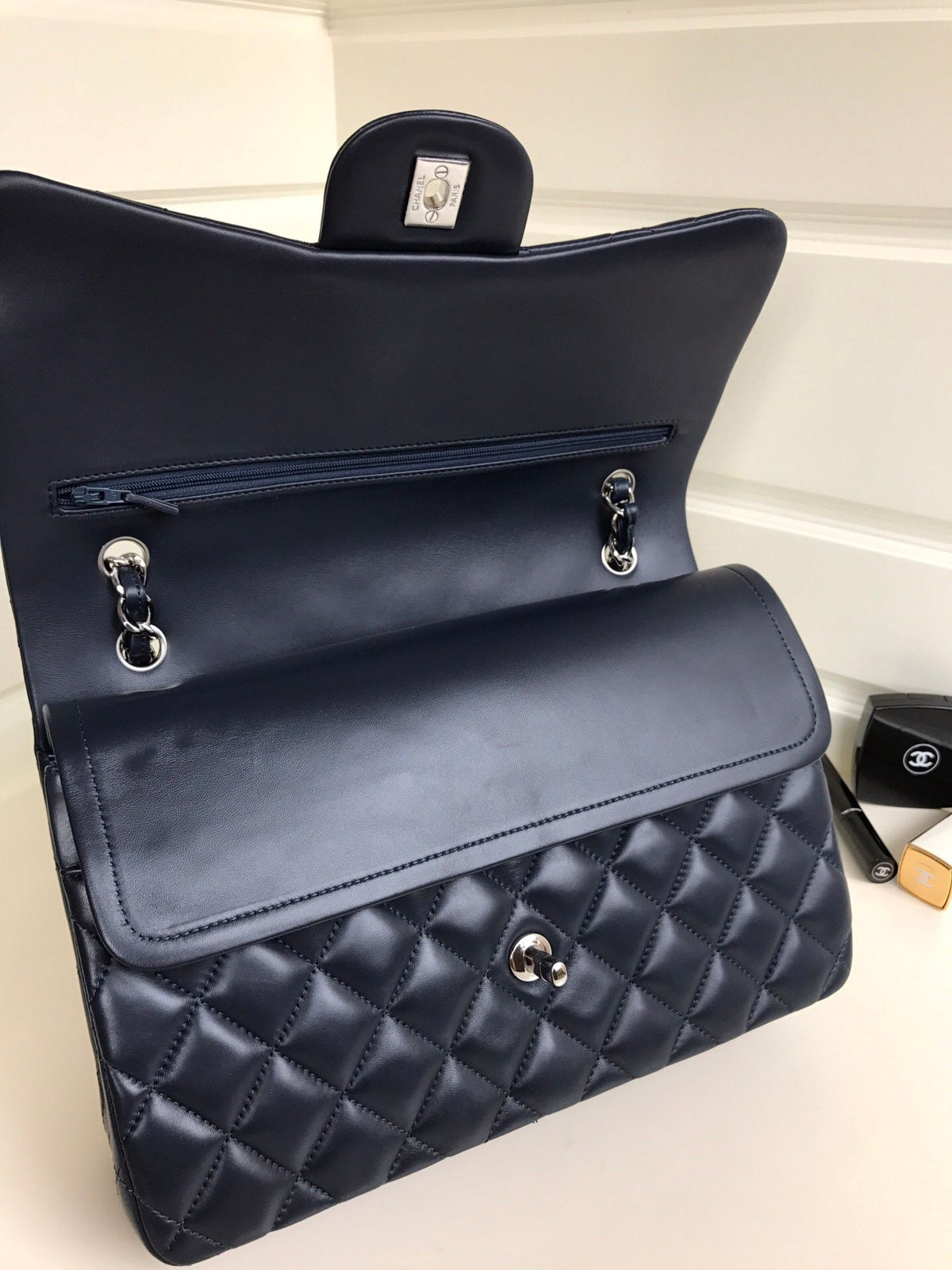 Upgraded version A1113 So beautiful that no one has friends CF Classic diamond series Original lambskin small buckle version Professionally customized heavyweight hardware shoulder straps Handmade wiring Lining leather Exquisite hot stamping font Uniform