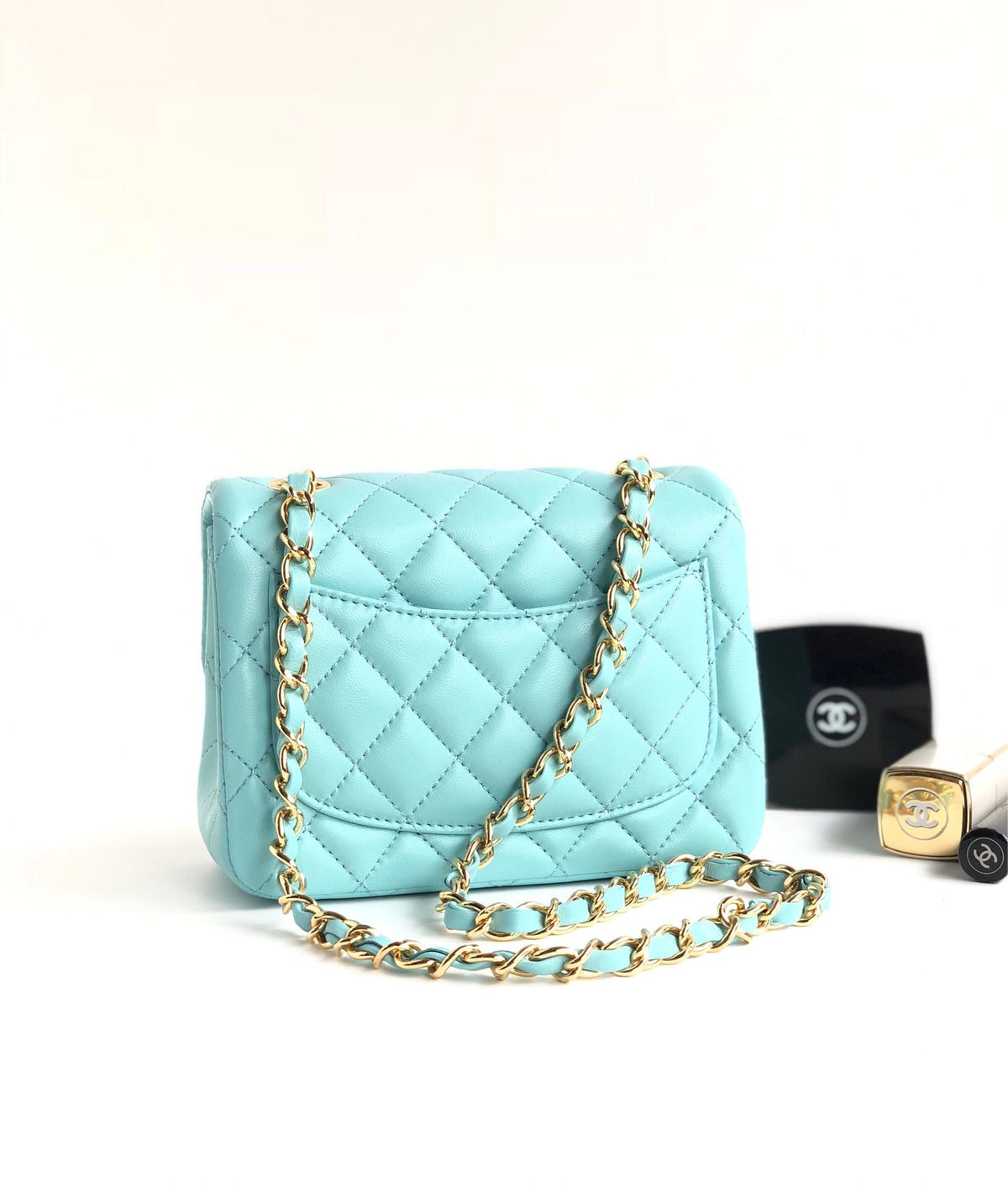 Fang Fatzi Mini 17cm CF has a very feminine elegance and inherits classics. It is listed as the historical sales champion and is an indispensable piece in every pink fan’s wardrobe. 17cm650 Sheepskin