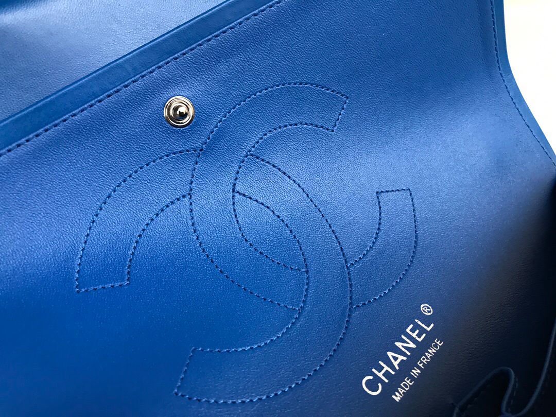Upgraded version A1113 So beautiful that no one has friends CF Classic rhombus series Original lambskin small buckle version Professionally customized heavyweight hardware shoulder straps Handmade wiring Matching with same color lining Exquisite hot stamp