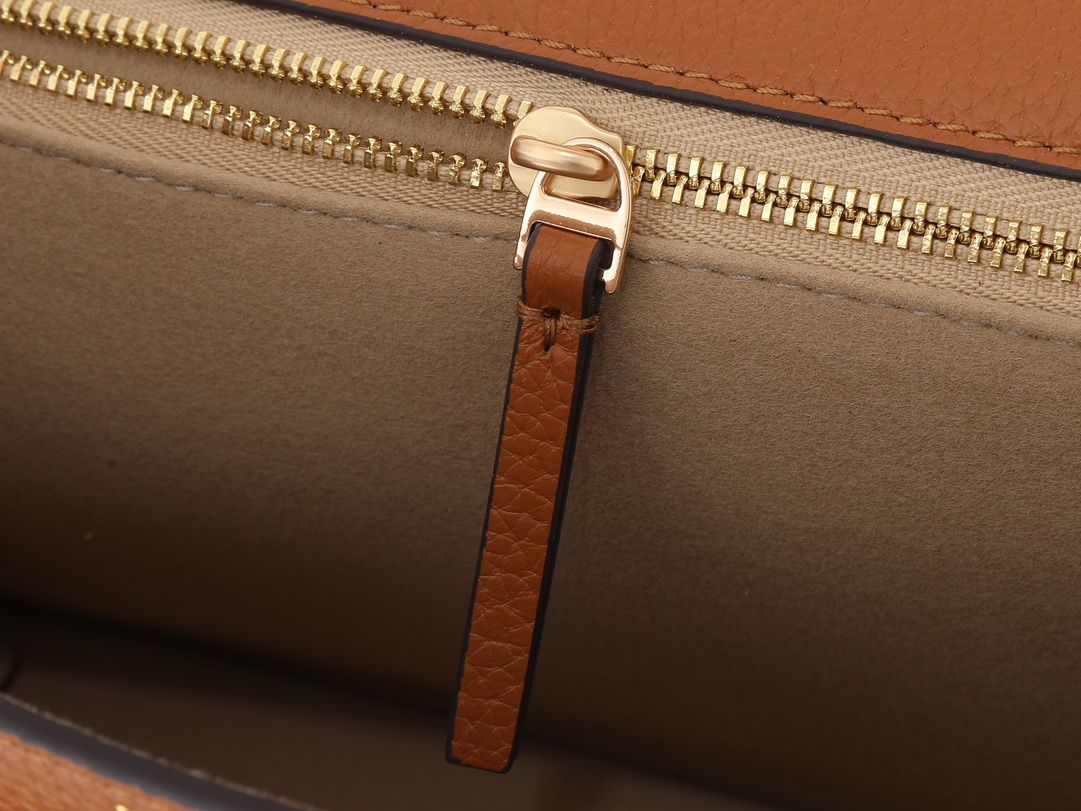 Original order quality, new product attention to details guarantee genuine leather TORY BURCH, Tang Libaiqi's new Miller organ bag! Crafted with lychee patterned cowhide and adorned with iconic shiny gold double tlogo, the adjustable length leather should