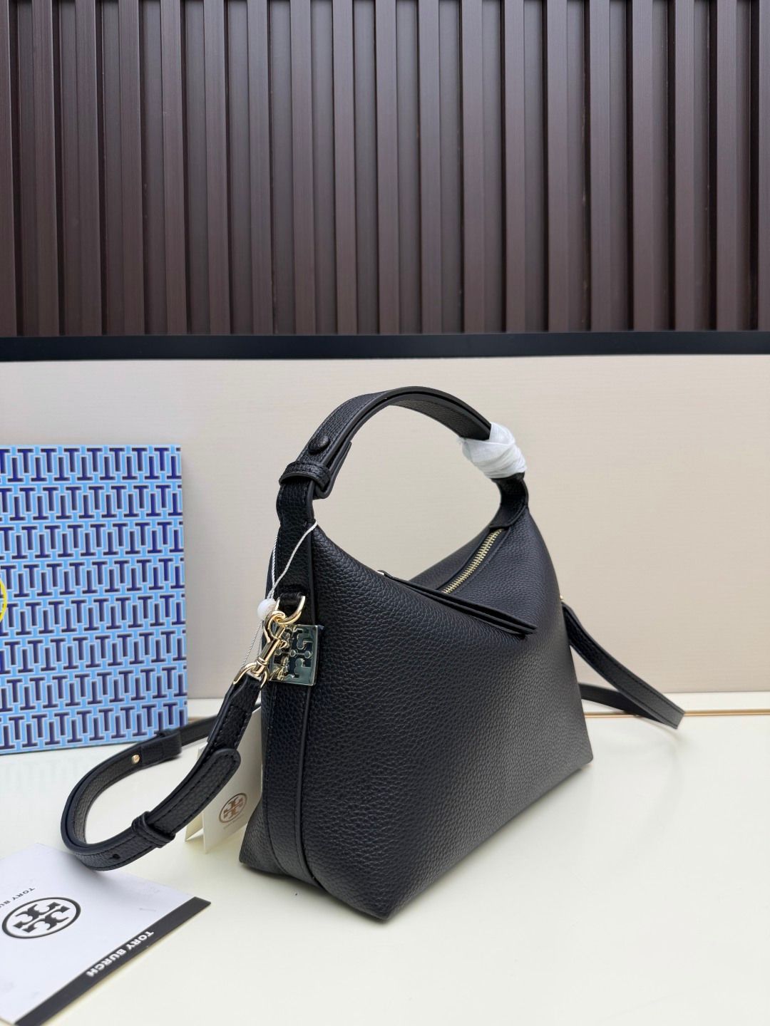 New small-sized floral TB commuting bag for spring and summer fashion show, popular selection of top layer cowhide, lychee patterned cowhide dumpling bag, lunch box bag, box bag, portable single room armpit bag, crossbody bag